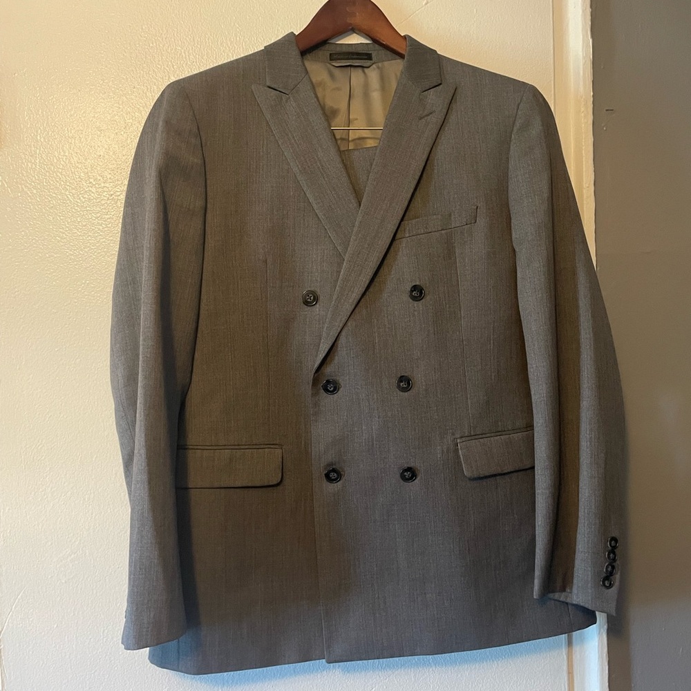 Calvin Klein Gray Double-Breasted 2 Piece Suit Size 42R Pants 34x29